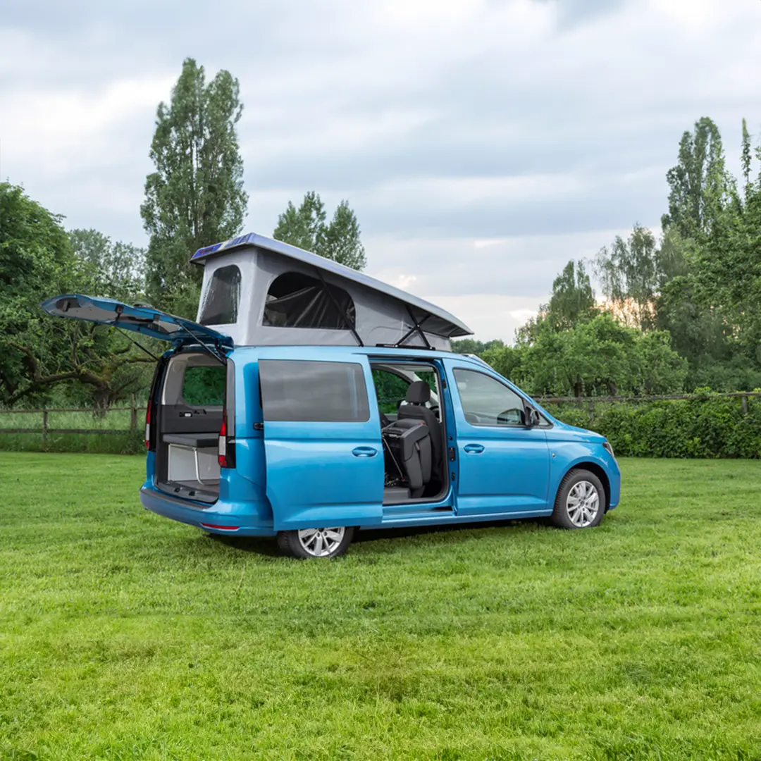 Kleinbusumbau zu Camper. Montage von Schiebedächern. Herstellung von ausziehbaren Küchen und sonstigem Möbel.