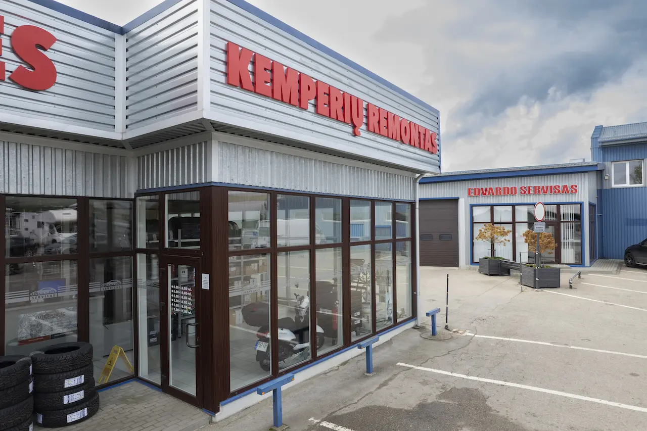 Ersatzteile und Zubehör für Camper im örtlichen Geschäft