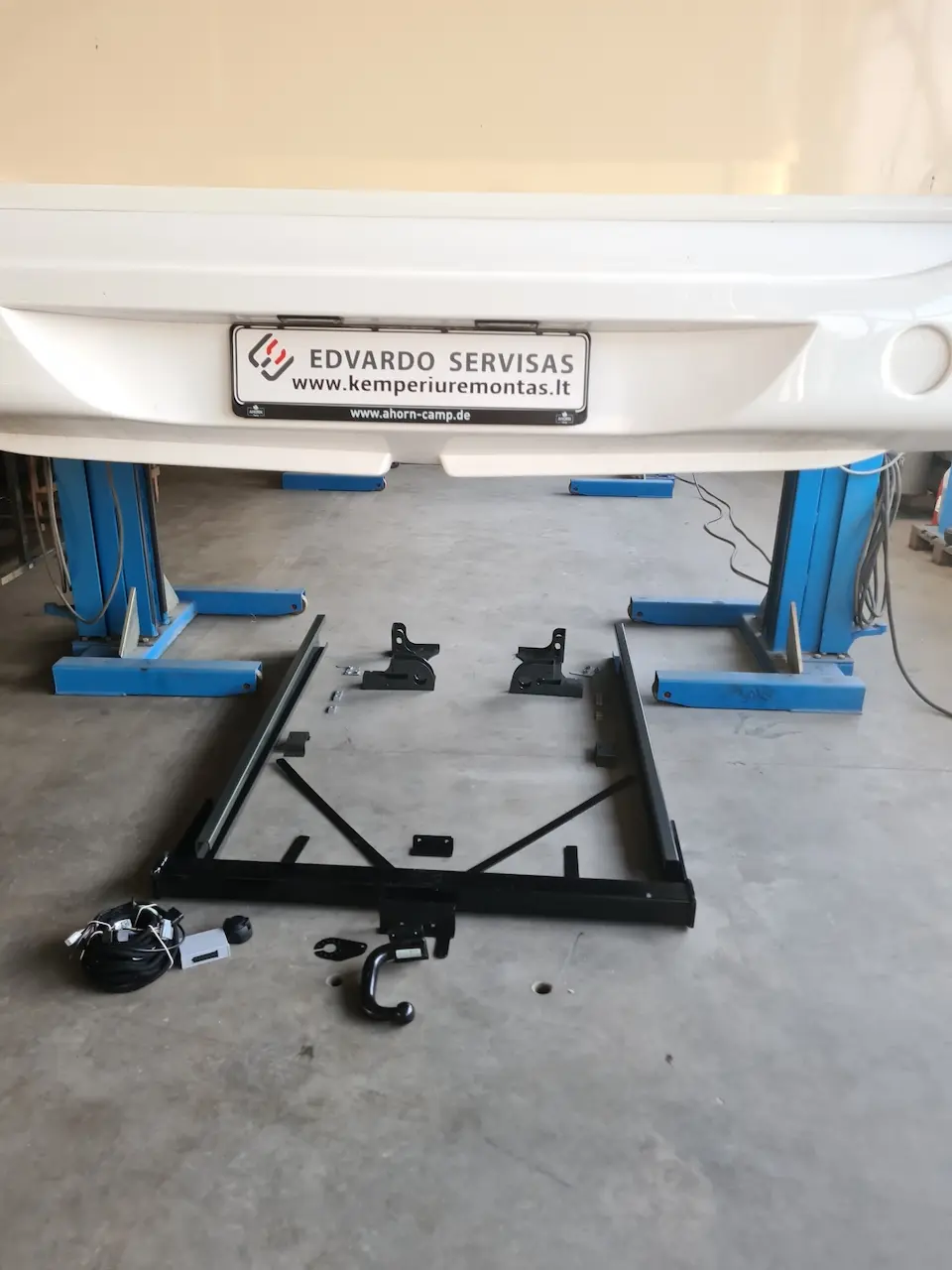 Verkauf und Montage zertifizierter Haken